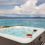 2 Bedroom Gorgeous In Apartment *