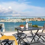 2 Bedroom Gorgeous In Apartment *